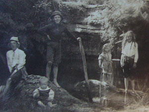 Ye Humpy pool, 1912